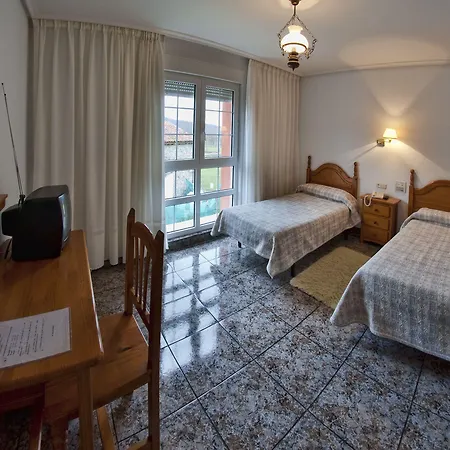 מלון Tierra De La Reina 3*