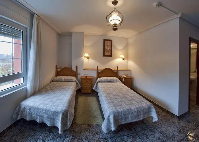 Hotel Tierra De La Reina