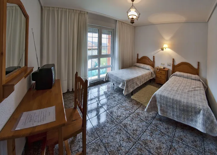 Отель Tierra De La Reina 3*